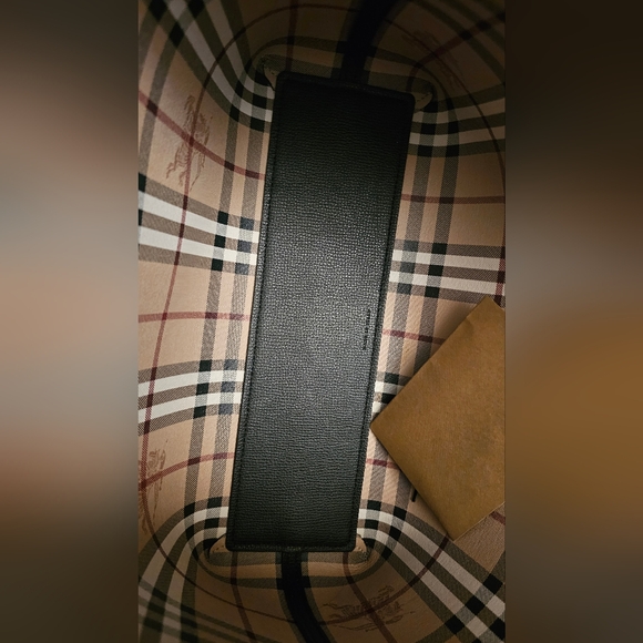 Burberry medium tote - Picture 12 of 16